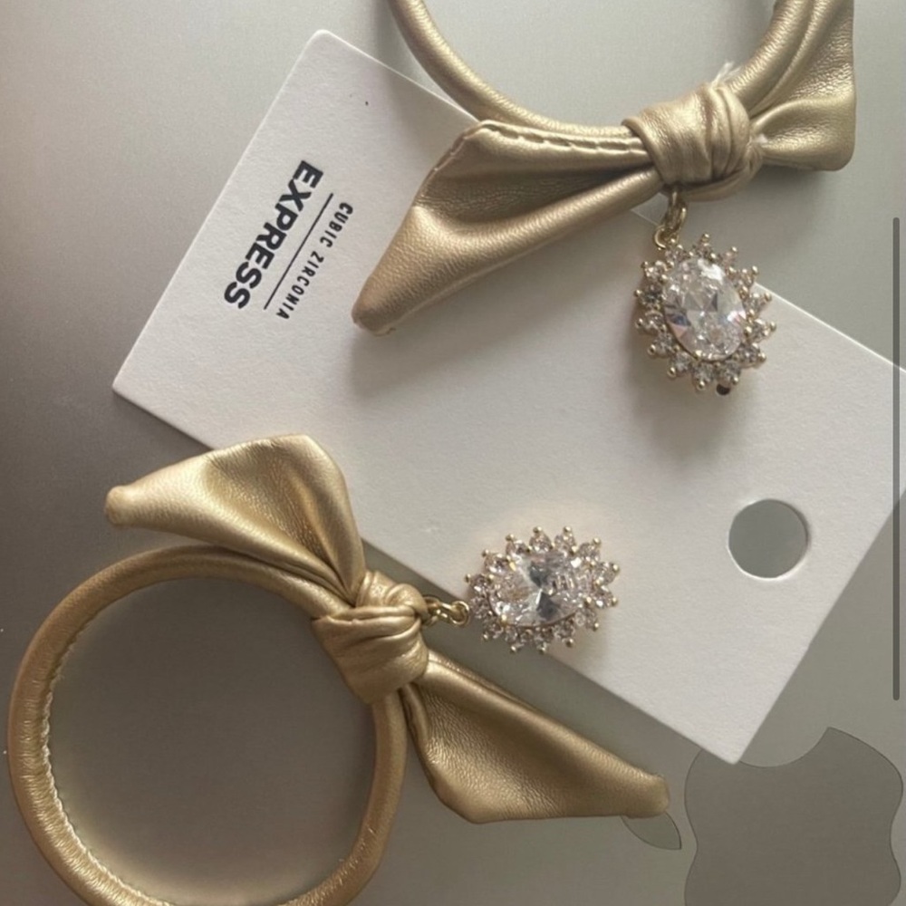 BRAND NEW EXPRESS - Cubic Zirconia Rhinestone Hoops✨✨ - Picture 2 of 6